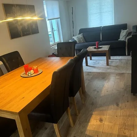 Lejlighed Neu Renovierte Grosse In Der Stadt *