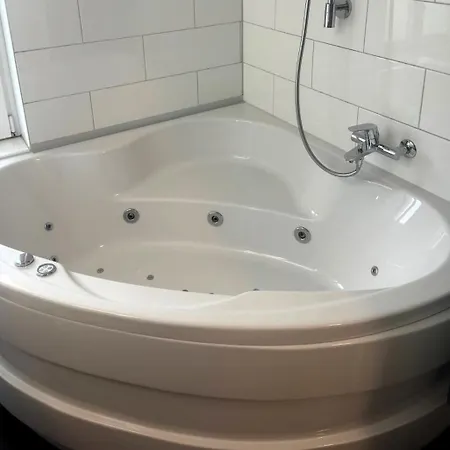 Neu Renovierte Grosse In Der Stadt Lejlighed *