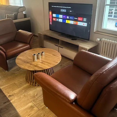 Neu Renovierte Grosse In Der Stadt Apartment